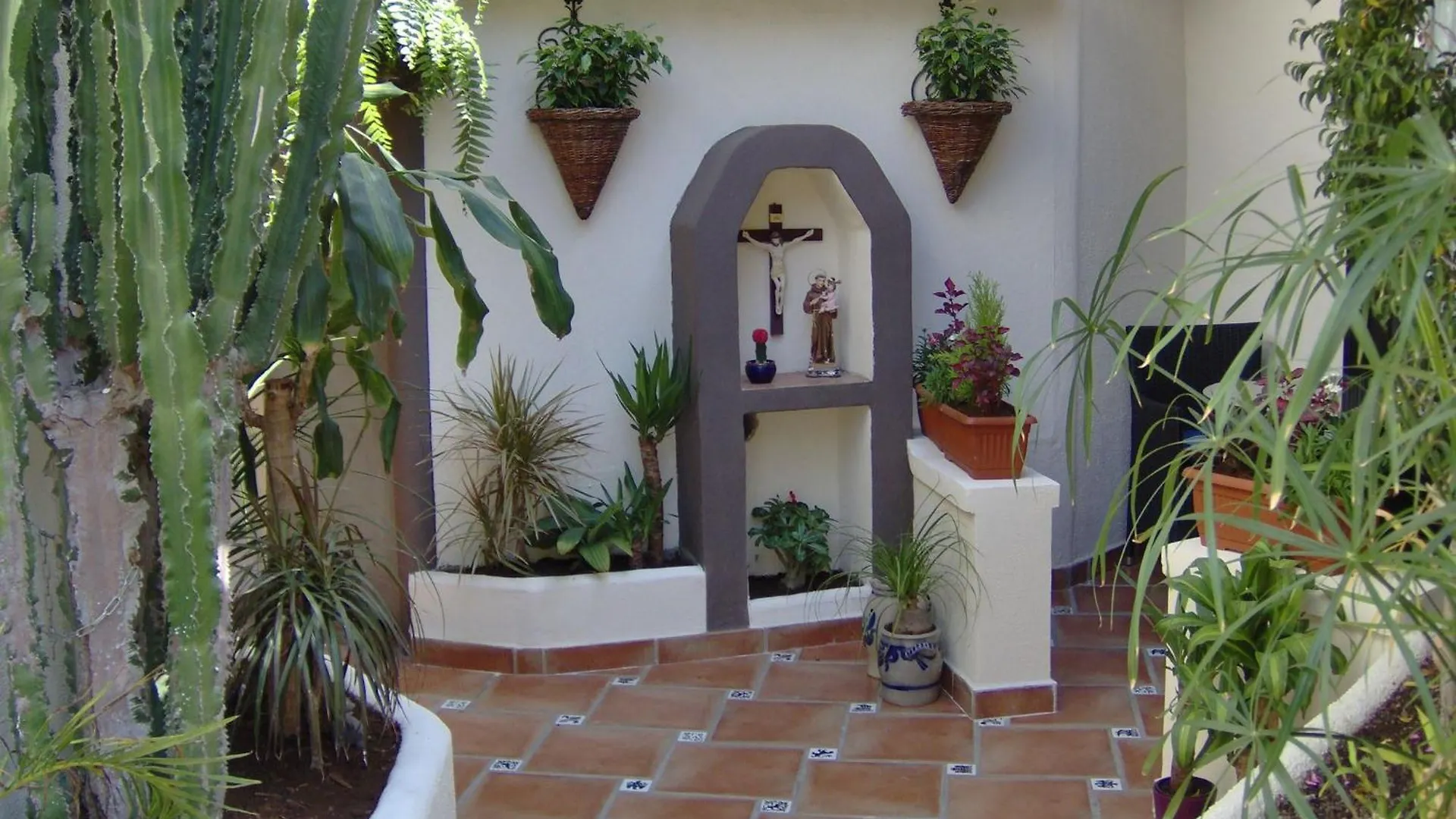 Apartment Mediterranean Holiday Home With Small Patio-Terrace Icod De Los Vinos Spain